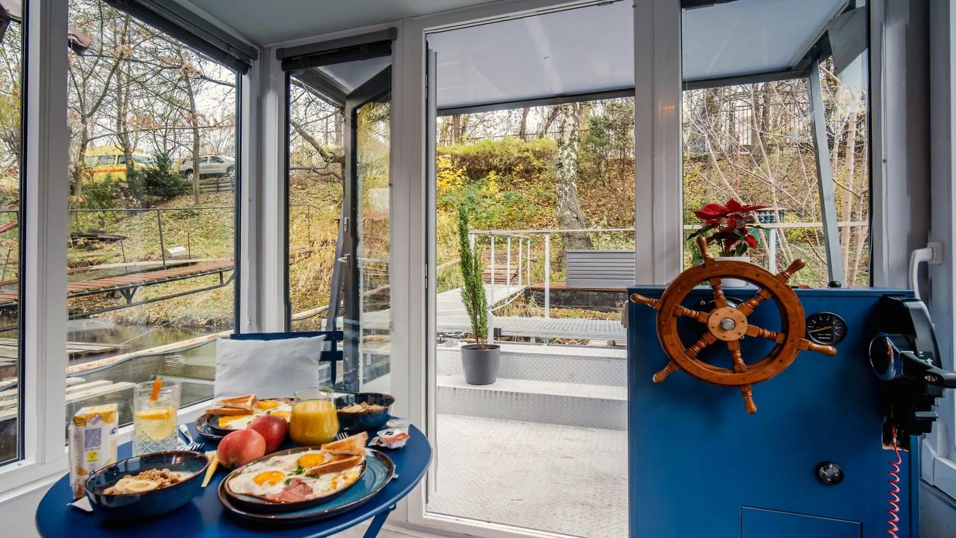 Houseboat Neptun With Paddle Boat - Stay On The River Praha