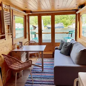 Botel Houseboat Ginger, Praha