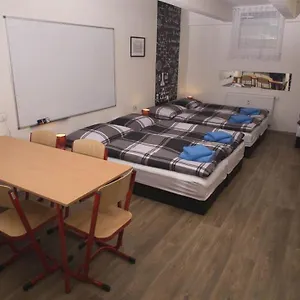 Appartement School - Your Unique Place In By Metro Vysehrad, Praag