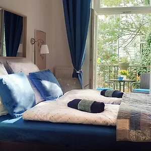 Triple King Size Balcony Apartment