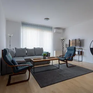 Apartament 2, Praga