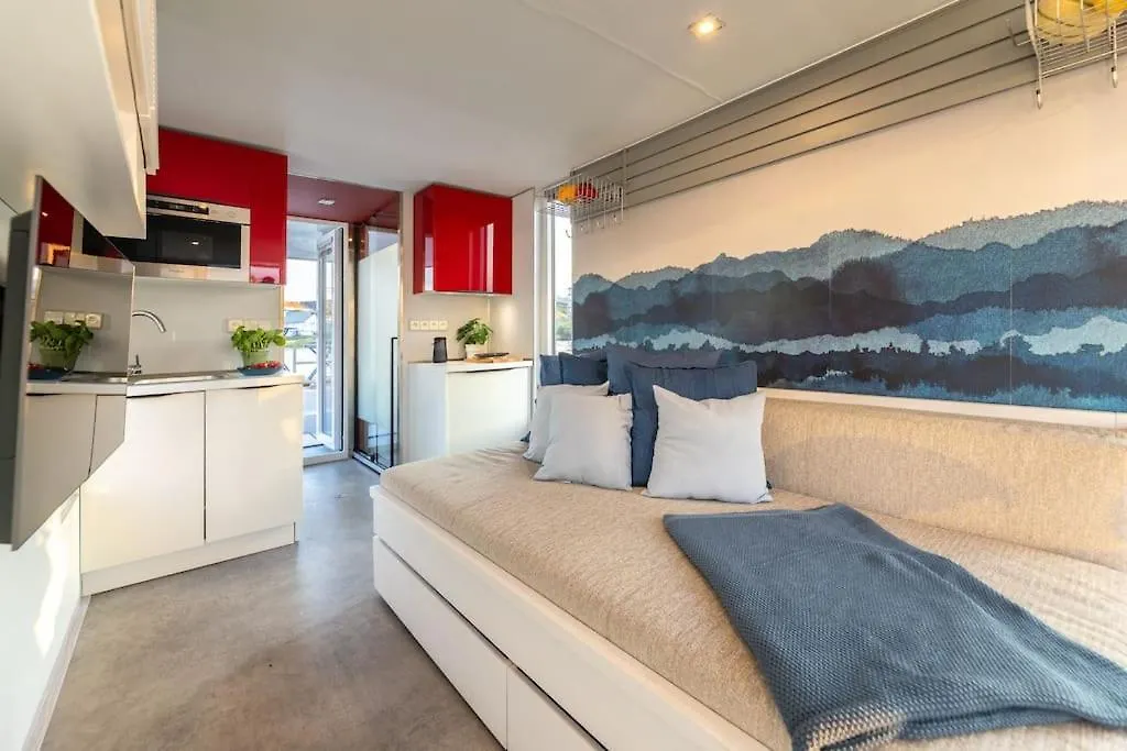 Houseboat Neptun With Paddle Boat - Stay On The River Prague