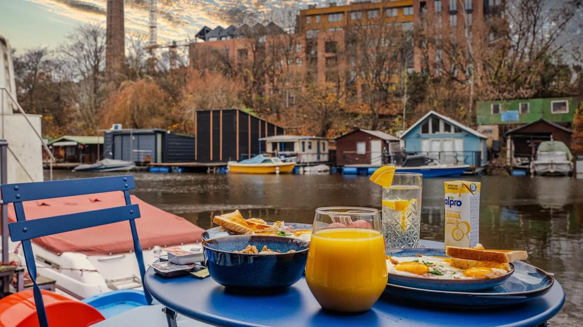 Botel Houseboat Neptun With Paddle Boat - Stay On The River Prague Czech Republic